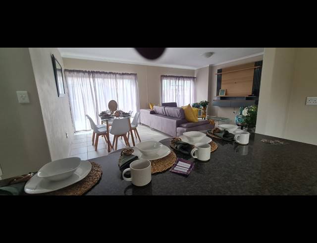 3 BEDROOM FULL FLOOR FOR SALE IN WATERKLOOF HILL ESTATE